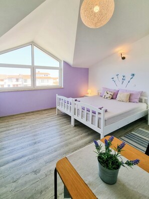 4 habitaciones, tabla de planchar con plancha, wifi y ropa de cama