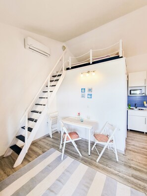 Interior - Apartmans Eleonora with a view of Cape Kamenjak (Banjole)