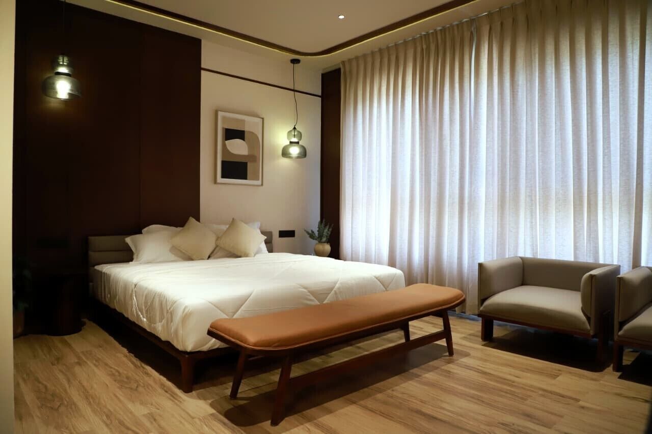 Deluxe Room, Garden View | Desk, laptop workspace, iron/ironing board, free WiFi