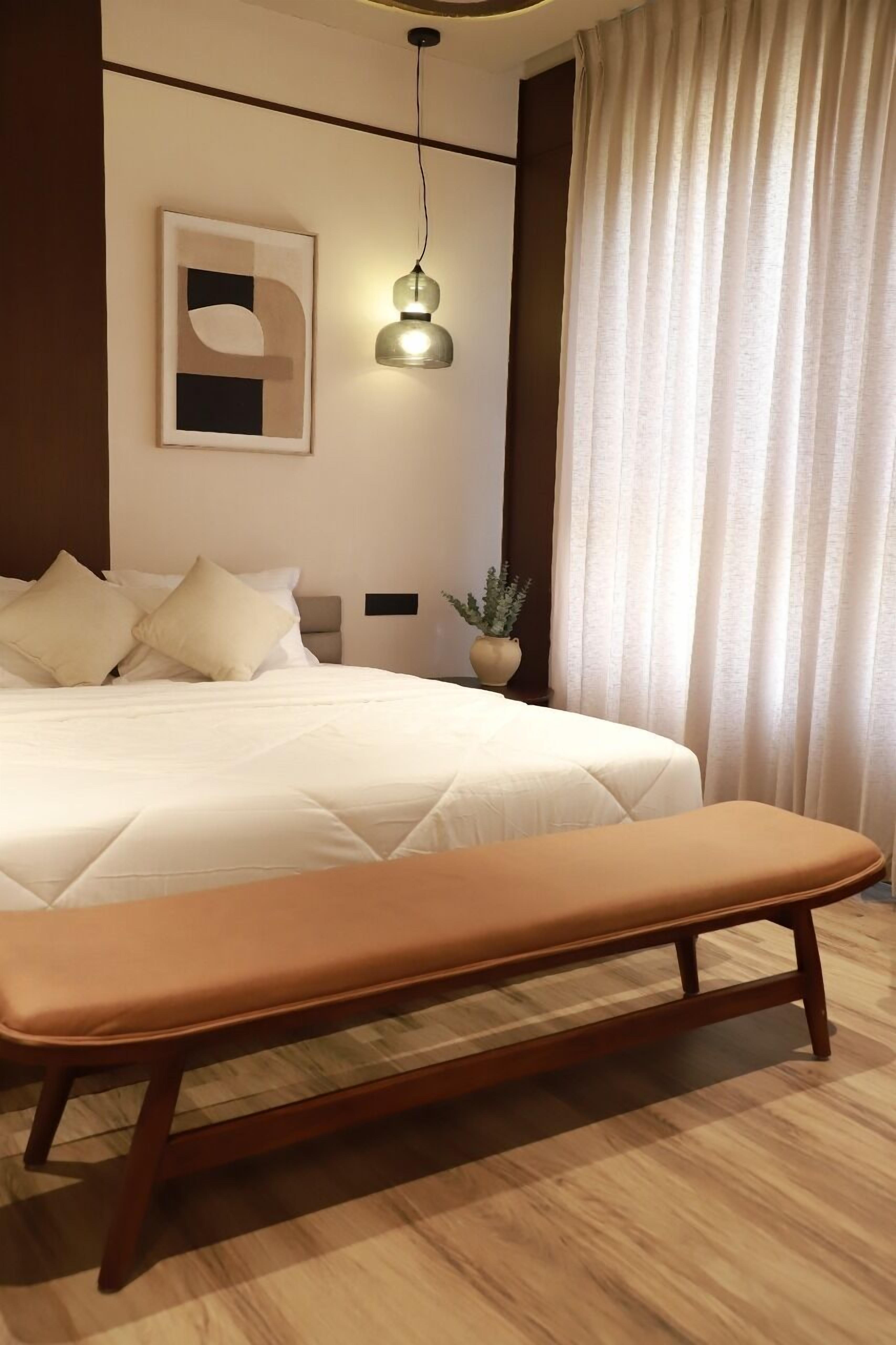 Deluxe Room, Garden View | Desk, laptop workspace, iron/ironing board, free WiFi