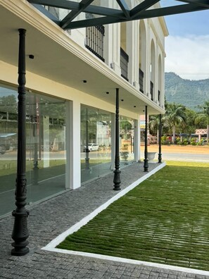 Garden view - Hotel Aarka (Mettupalayam)