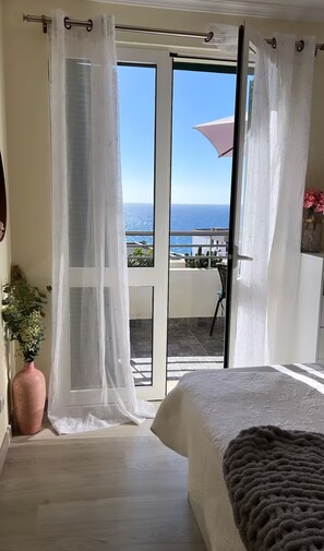 Silitysrauta/-lauta, Wi-Fi, vuodevaatteet