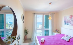 Iron/ironing board, WiFi, bed sheets - 3 bed flat in Lido, touristic area of Funchal (Funchal)