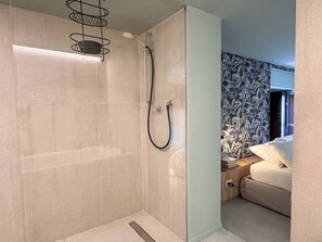 Jetted bath, hair dryer, bidet, towels - Juliet Suites I (Catania)
