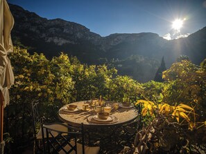 Outdoor dining - Can Sabuba (Deia)