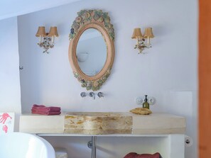 Shower, hair dryer, towels, soap - Can Sabuba (Deia)