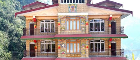 Fachada da propriedade