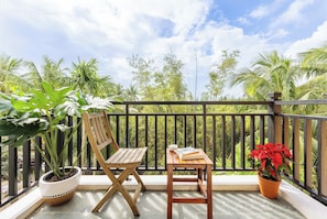 Classic Room, Balcony, Canal View | Desk, laptop workspace, free WiFi, bed sheets - Calm House 4 Hoi An (Thanh pho Hoi An)