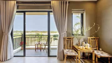 Desk, laptop workspace, free WiFi