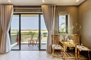 Desk, laptop workspace, free WiFi - Calm House 4 Hoi An (Thanh pho Hoi An)