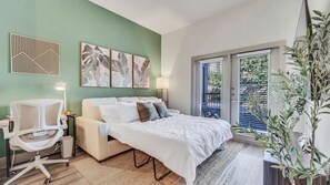 Room - This is a cozy 1 bedroom 1 bath apartment in the park row / energy corridor area of Houston, TX. perfect for a solo traveler or a small family. (Houston)