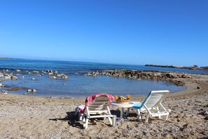 Beach nearby - Sandy Steps Beach Front Suite for 3 (Μάλια)