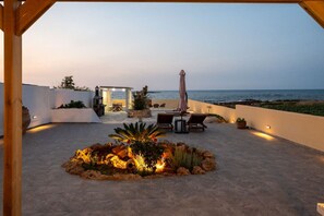 Terrace/patio - Sandy Steps Beach Front Suite for 3 (Μάλια)