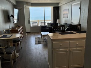 Interior - Oceanfront 1-bedroom condo with spectacular sunrises Pool/Gym/Jacuzzi/Sauna Open (Daytona Beach)