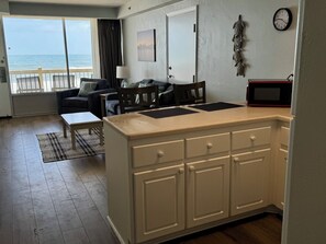 Interior - Oceanfront 1-bedroom condo with spectacular sunrises Pool/Gym/Jacuzzi/Sauna Open (Daytona Beach)