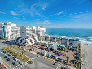 Exterior - Oceanfront 1-bedroom condo with spectacular sunrises Pool/Gym/Jacuzzi/Sauna Open (Daytona Beach)
