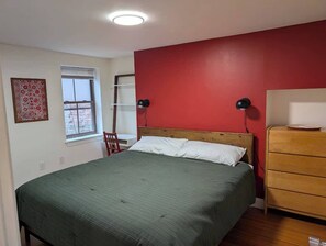 1 habitación, tabla de planchar con plancha, wifi gratis y ropa de cama 