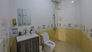 Deluxe Double Room | Bilik Mandi | Gabungan pancuran/tab mandi, pengering rambut, selipar, bidet 