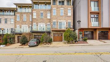 Apartment (2 Bedrooms) | Front of property