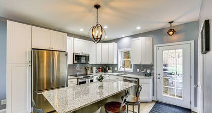 2 Mi to Market Sq! Row House w/ Dedicated Office