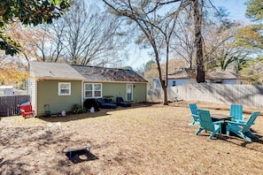 Interior - 7 Mi to Dtwn Atlanta! Lovely Home w/ Backyard (Atlanta)
