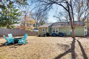House (3 Bedrooms) | Interior - Fenced Backyard! West ATL Home Near Mercedes-benz (Atlanta)