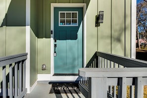 Interior - 7 Mi to Dtwn Atlanta! Lovely Home w/ Backyard (Atlanta)