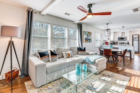 Front of property - 7 Mi to Dtwn Atlanta! Lovely Home w/ Backyard (Atlanta)