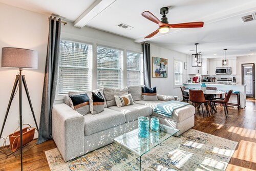 7 Mi to Dtwn Atlanta! Lovely Home w/ Backyard