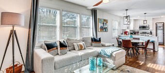 7 Mi to Dtwn Atlanta! Lovely Home w/ Backyard