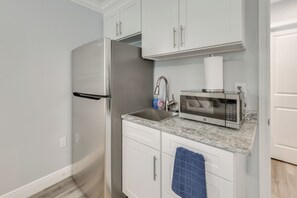 Apartment (0 Bedroom) | Interior - 2 Mi to Bayfront Park: Charming Couple's Getaway (Sarasota)