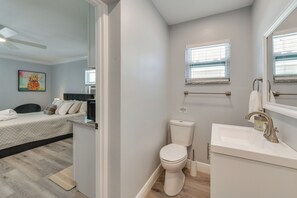 Apartment (0 Bedroom) | Interior - 2 Mi to Bayfront Park: Charming Couple's Getaway (Sarasota)