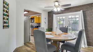 Ảnh chưa phân loại, 4 trong số 28 ảnh, nút