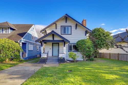 1 Mi to Historic Dtwn: Dog-friendly Everett Home!