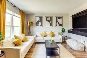 Apartment (2 Bedrooms) | Interior - 6 Mi to Downtown Cincy: Group-friendly Townhome! (Cincinnati)