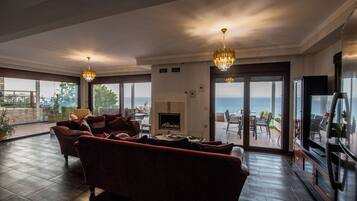 Smart-TV, Kamin, Videospiele