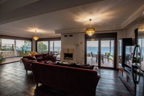 Smart-TV, Kamin, Videospiele