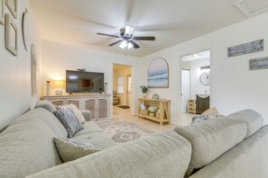 Interior - 1 Block to Dtwn! Walkable Stay in Stuart (Stuart)