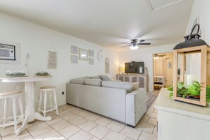 Interior - 1 Block to Dtwn! Walkable Stay in Stuart (Stuart)