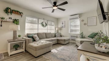 Apartment (2 Bedrooms) | Front of property