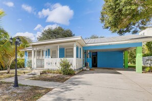 Interior - Walk to Shops & Dining: Downtown Stuart Home! (Stuart)