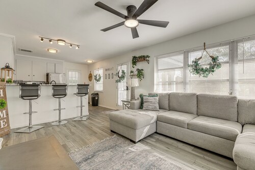 Walk to Shops & Dining: Downtown Stuart Home!