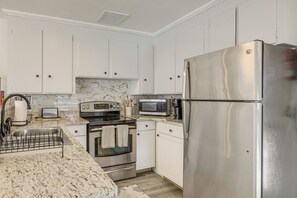 Interior - Walk to Shops & Dining: Downtown Stuart Home! (Stuart)