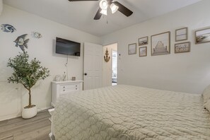 Interior - Walk to Shops & Dining: Downtown Stuart Home! (Stuart)