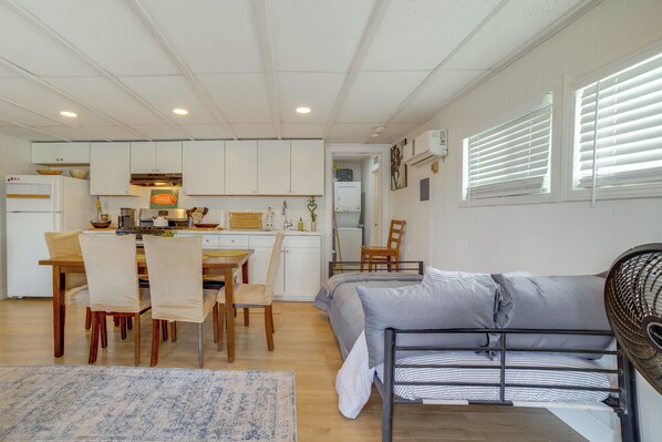 Interior - 5 Mi to Dtwn Riverside & Hospital! Remote-work Hub (Riverside)