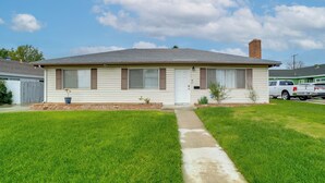 A single-story house with a front porch, a brick foundation, and a small front yard. - 5 Mi to Dtwn Riverside & Hospital! Remote-work Hub (Riverside)