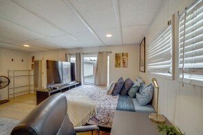 Interior - 5 Mi to Dtwn Riverside & Hospital! Remote-work Hub (Riverside)