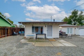 Interior - 5 Mi to Dtwn Riverside & Hospital! Remote-work Hub (Riverside)