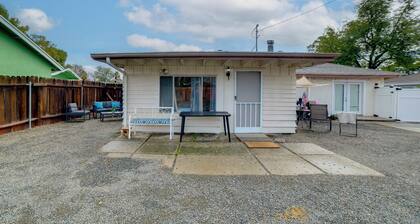 5 Mi to Dtwn Riverside & Hospital! Remote-work Hub