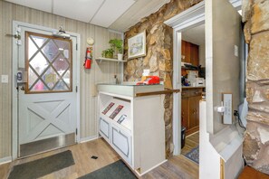 Apartment (0 Bedroom) | Interior - 5 Mi to Pine Knob: Pet-friendly Studio Retreat (Clarkston)